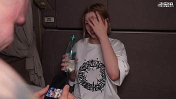 Mujer recogida en un tren con un compañero de viaje al azar XVIDEOS