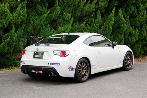 Toyota GT 86 Gets KW Suspension - autoevolution