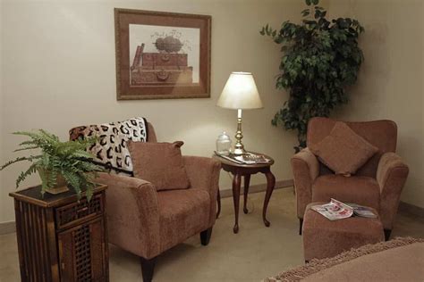 Colonial Courtyard at Bedford - Senior Community - Assisted Living