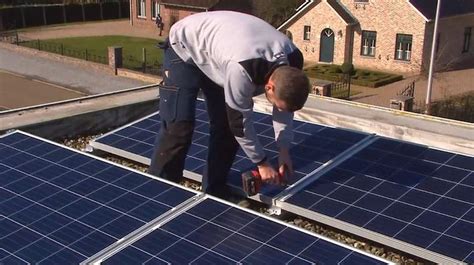 Hoe Plaats Je Zelf Zonnepanelen Op Een Plat Dak Dobbit