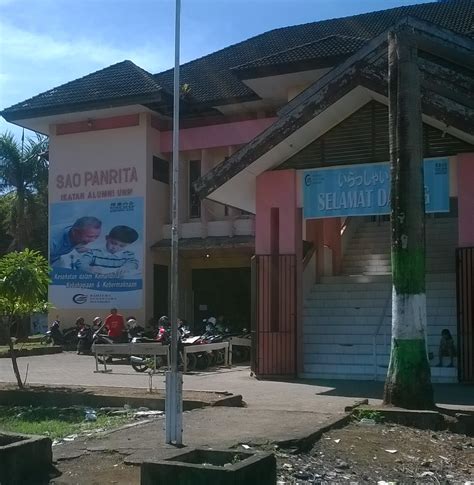 Gedung Ikatan Alumni Unm Makassar Bahasa Indonesia