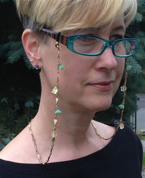 Hanging Glass Flower Eyeglass Chain Gold Tone And Flower Eyeglass