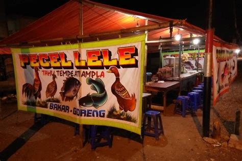 5 Ciri Ciri Spanduk Pecel Lele Khas Lamongan Kumparan