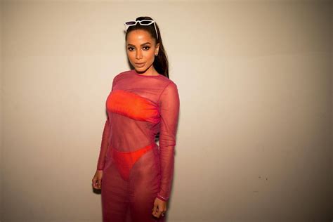 F Celebridades Anitta Ser Um Dos Destaques Da Parada Gay De Sp Luta Pelo Direito De Amar