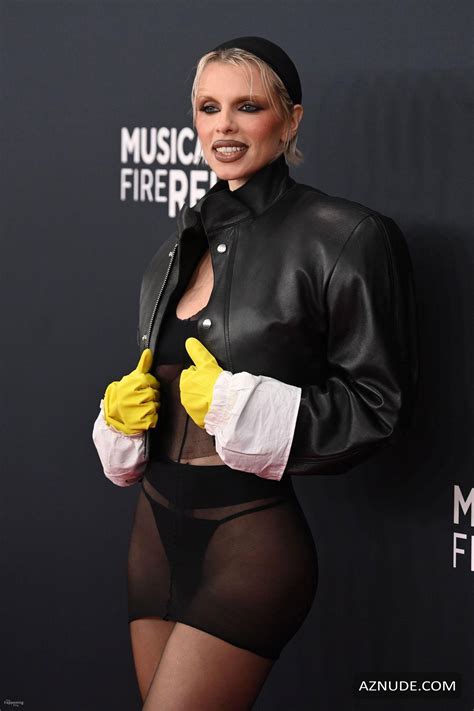 Julia Fox Sexy Flashes Her Sultry Thong Ass And Shows Off Her Attractive Legs At The Grammy