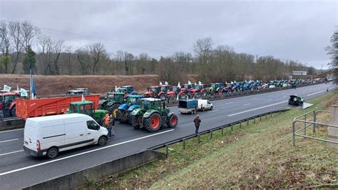 Les Agriculteurs En Partance Pour Le Si Ge De Paris