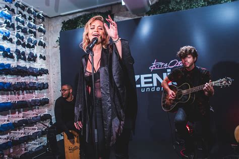 Rita Ora Em Lingerie D Concerto Em Portugal Tomates Podres