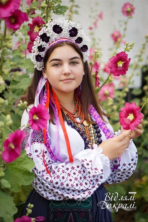 Восковий білий весільний вінок Украина | National dress, European women ...