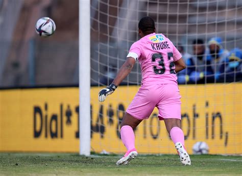 Arthur Zwane Gives Itumeleng Khune Injury Update