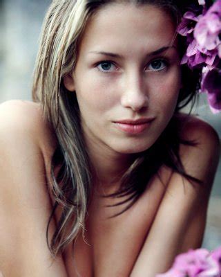 Slim Erotic Babe Eve Posing Outdoors In Gorgeous Nude Art Photos Porn Pictures XXX Photos Sex