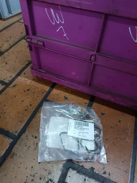 ORIGINAL VW TRANSPORTER T6 Oil Filter Housing Gasket 03L198441 £49.00 ...