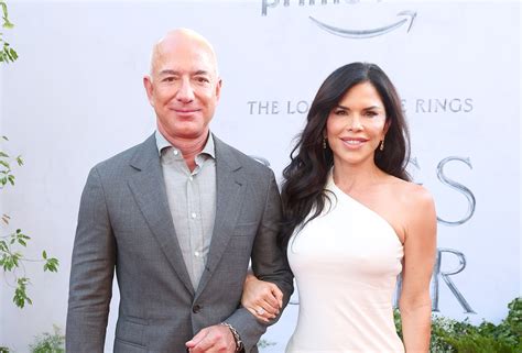 Jeff Bezos is engaged to Lauren Sánchez: report