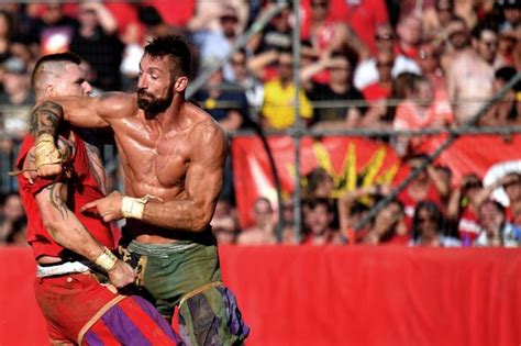 Inside Calcio Storico: Football, rugby and FIGHTING... the violent ...