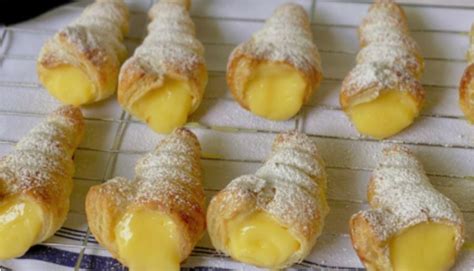 Italian Cream Stuffed Cannoncini Puff Pastry Horns Recipes Online