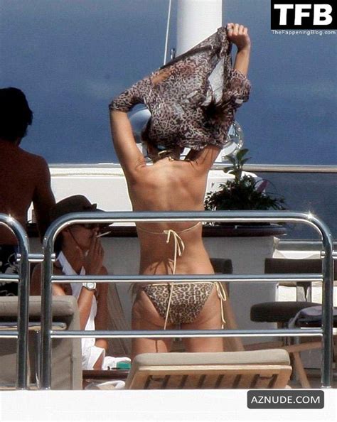 Cindy Crawford Nude And Sexy Photos Collection AZNude