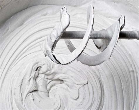 Фасадная штукатурка для наружных работ: особенности материала