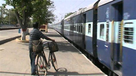 Three Flying Pigeons Welcome Bikaner Kolkata Pratap Superfast With HWH