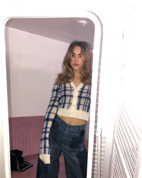 Suki Waterhouse Read Porn Book And Take Hot Selfie Photos The Fappening