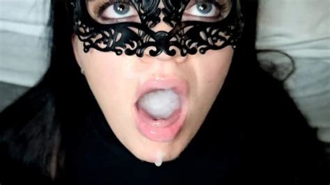 AMATEUR MILF HAT ANALSEX UND KOMMT WÄHREND DER GROßE SCHWANZ SIE HART FICKT IHRE MUSCHI WURDE