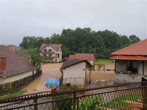 Maltempo Devastanti Alluvioni In Serbia Fiumi Straripati Ponti
