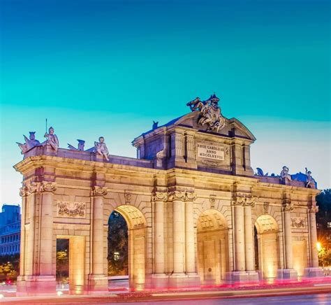 Descubre la historia de la Puerta de Alcalá Descubrir