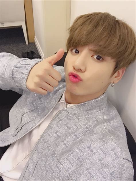 Pin By Lia On 셀가 Jungkook Selca Bts Jeon