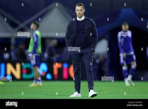 ZAGREB CROATIA OCTOBER 11 Coach Of RB Salzburg Matthias Jaissle