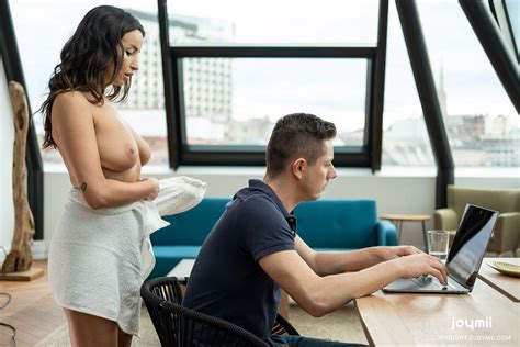 Astonishing Brunette Alyssia Kent Makes Her Boyfriend Cum Photos Nick Ross MILF Fox