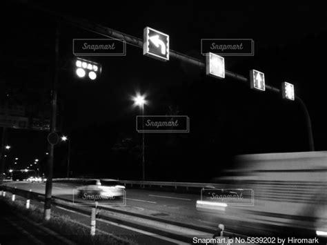 夜の道路の写真・画像素材 5839202 Snapmart（スナップマート）