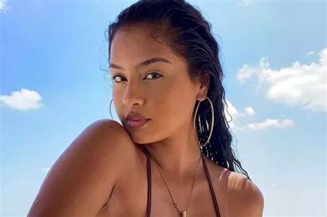 Model Risks Wardrobe Malfunction In Tiny Bikini But Says She Didn T Mean To Flash Daily Star