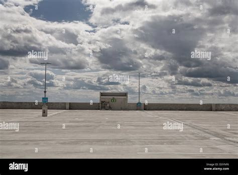 Leerer Leerer Parkplatz Stockfotos Und Bilder Kaufen Alamy