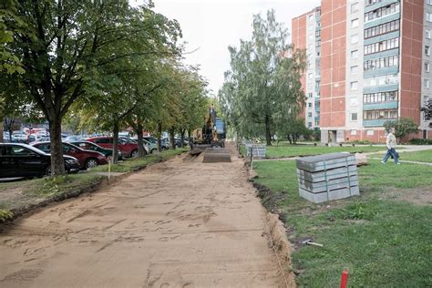 Karoliniškėse Tiesiamas Naujas Dviračių Ir Pėsčiųjų Takas