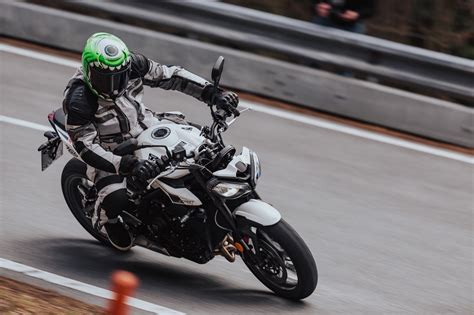 Triumph Street Triple R Mid Naked Vergleichtest