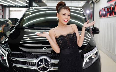 Soi dàn xe tiền tỷ của hot girl Sam Toàn xe hạng sang từ Mẹc S Class đến BMW i màu nổi bật