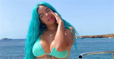 Reza Ka L Ka Pokra Uj Ce Karol G Bikini Lokomot Va Po Asie Nepr Jemnos