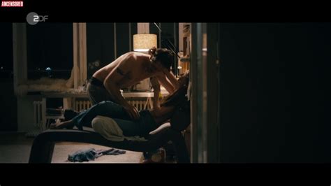 Naked Melanie Straub In Hedi Schneider Is Stuck