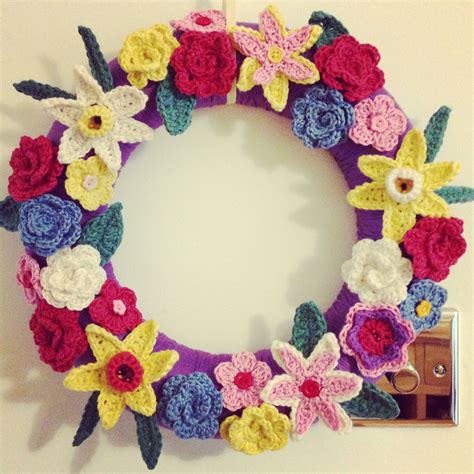 Pin By Sara Banks On Spring Crochet Wreath Crochet Wreath Crochet