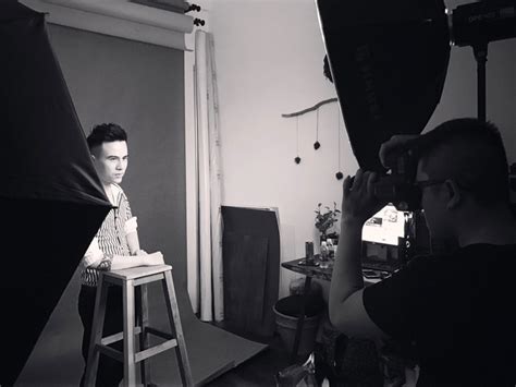 Chàng nhiếp ảnh không bao giờ chụp ảnh nude nam vì sự cố gạ tình trong khách sạn