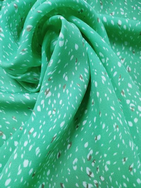 Вискозный креп (2) купить на OZON по низкой цене (1607698364)