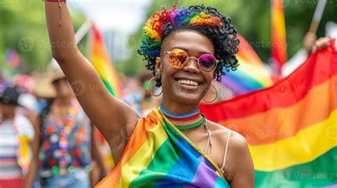 diversidad joven gay mujer ondulación orgullo arco iris bandera 46605745 Foto de stock en Vecteezy