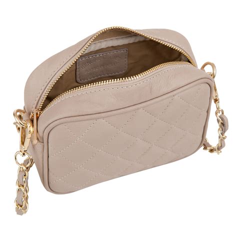 W Oska Be Owa Nude Pikowana Sk Rzana Listonoszka Chanelka