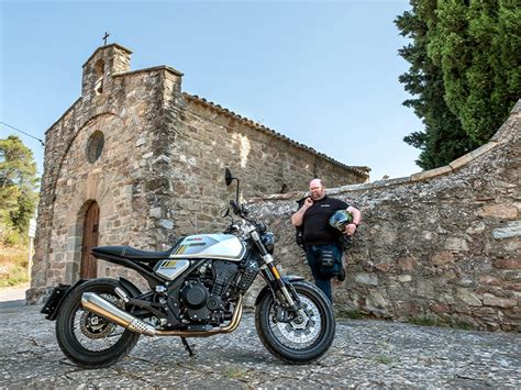 Brixton Crossfire Una Genuina Y Convincente Naked MotoTaller Info