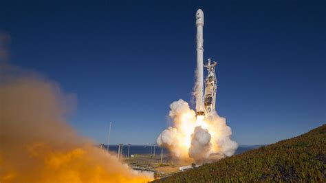 Vier Monate Nach Explosion Spacex Rakete Bringt Erfolgreich Zehn