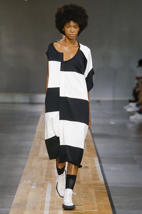 Y3 Spring/Summer 2018 | Fashion, Fashion show, Sports fashion design