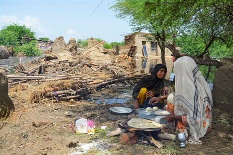 Produce Prices Spike In Flood Hit Pakistan As Food Crisis Looms AGCanada