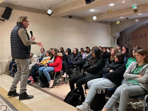 L Auteur Laurent Gay Ancien Toxicomane Est Venu T Moign De Son Parcours Ensemble Scolaire