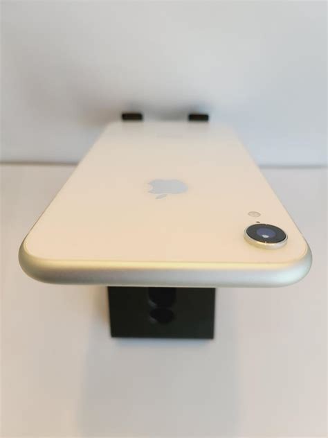 Apple Iphone Xr Unlocked White Gb A Lymd Swappa