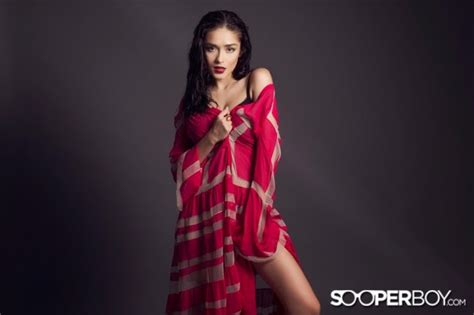 Koleksi Foto HOT Artis Cantik Model Sexy Yasmine Wildblood Kamar Artis Cantik