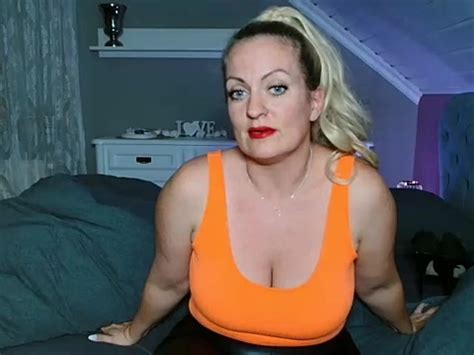 Maja Nude Stripping On Cam For Live Porn Movie Show BumFetish