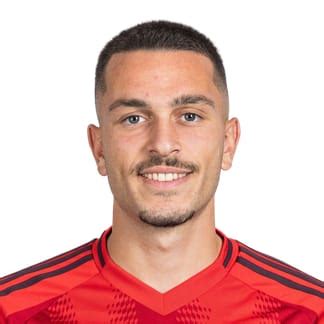 Arijon Ibrahimović Bayern München UEFA Champions League 2024 25